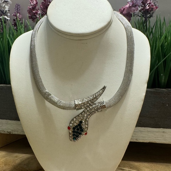 Chic Silver Snake Necklace with Black and Red Details - Picture 2 of 4